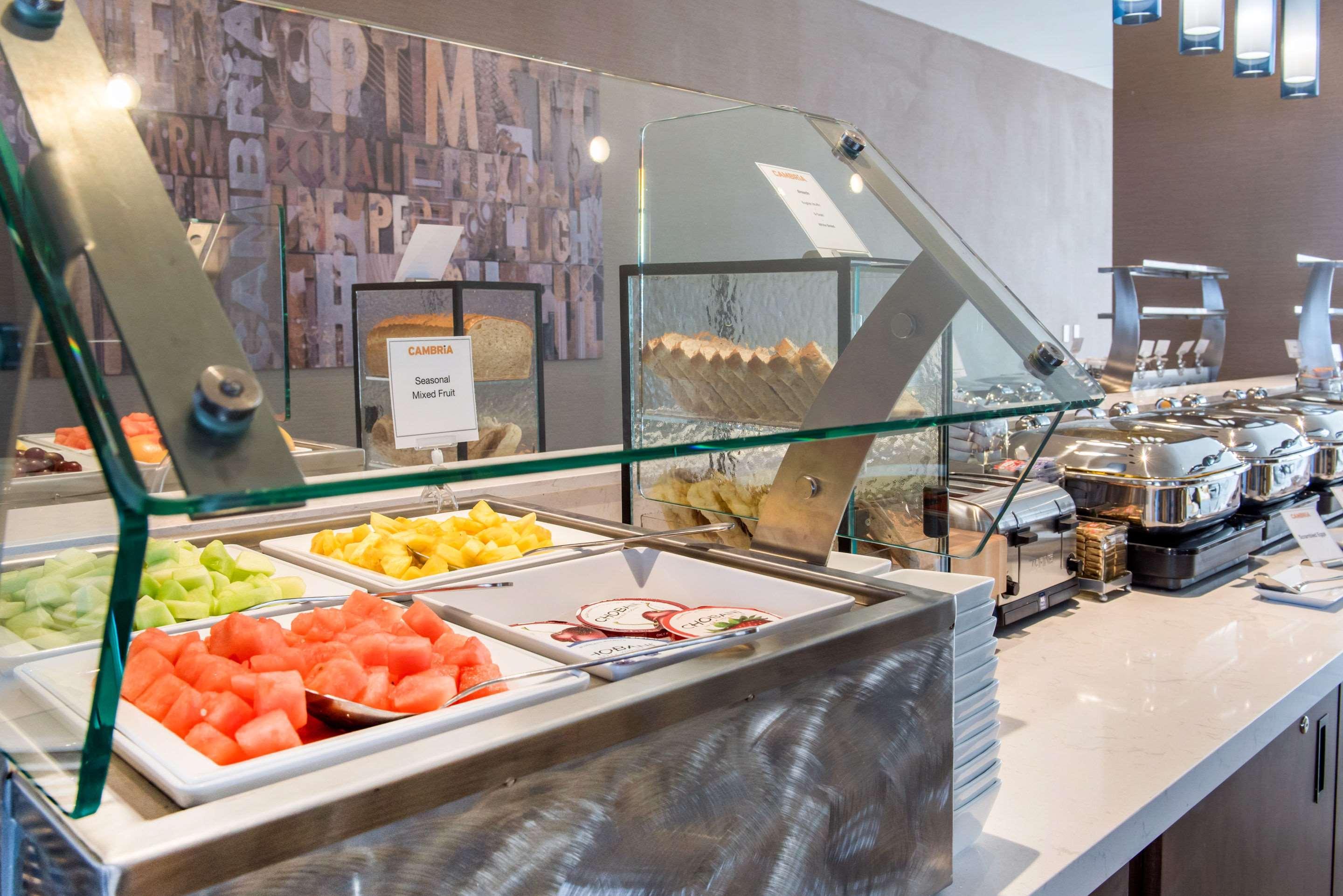 Wyndham Westfield Hotel Екстериор снимка